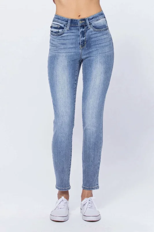 Hi Rise Relaxed Fit Jeans In Light Bleach Wash